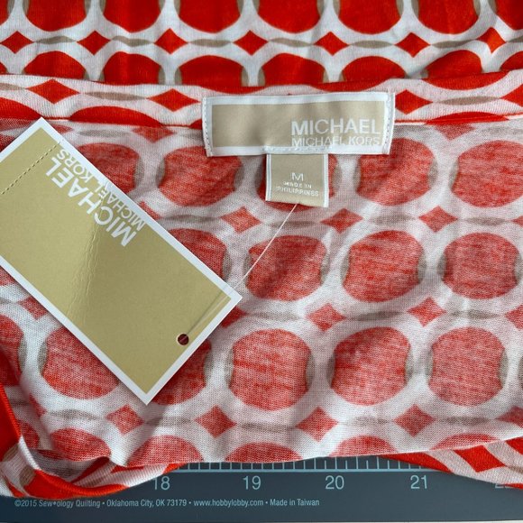 Michael Kors NWT Women’s short sleeve top size medium. - Picture 8 of 8